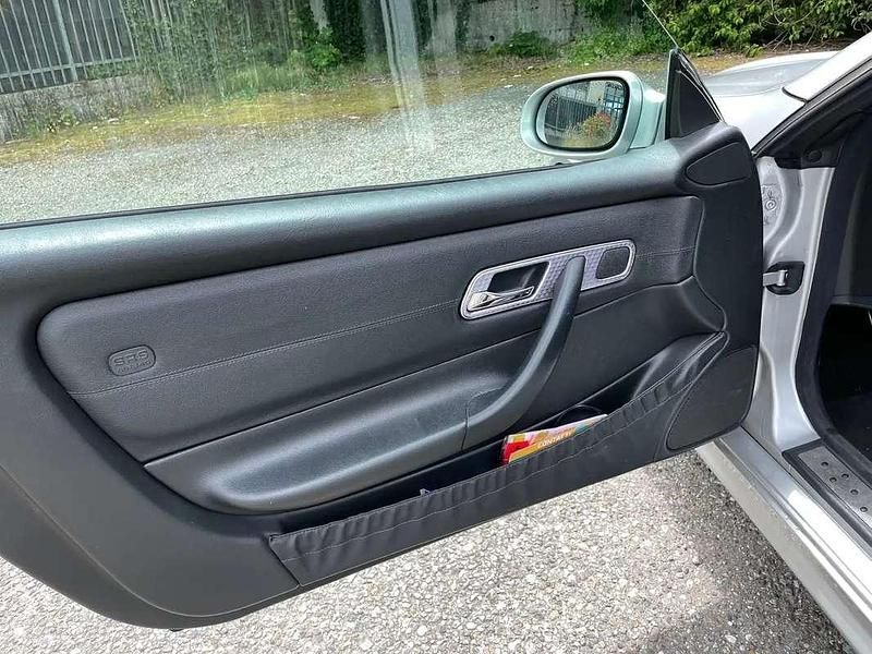 Usata Mercedes SLK200 163 CV (119 kW) 2002 Argento Cabrio