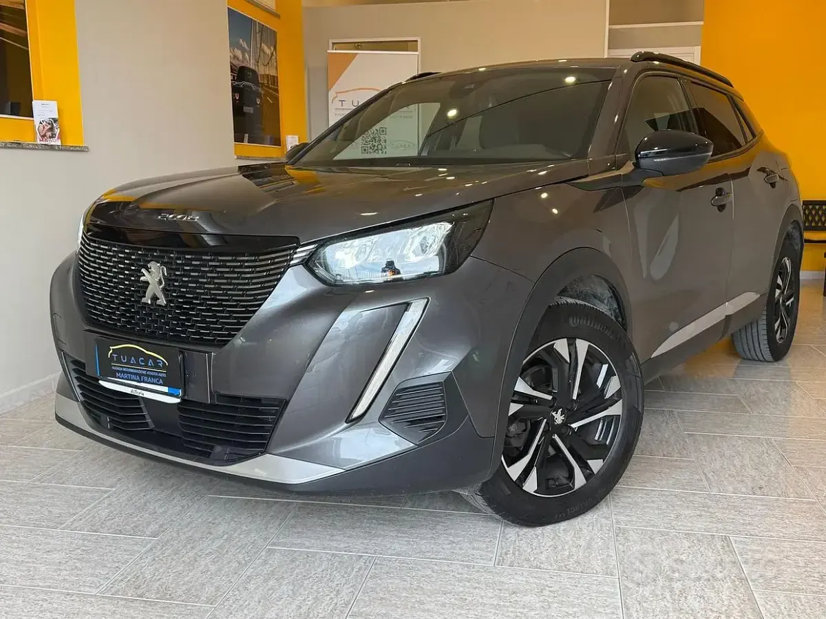 Gebraucht Peugeot 2008 Allure 129 PS (94 kW) 2023 Grau SUV
