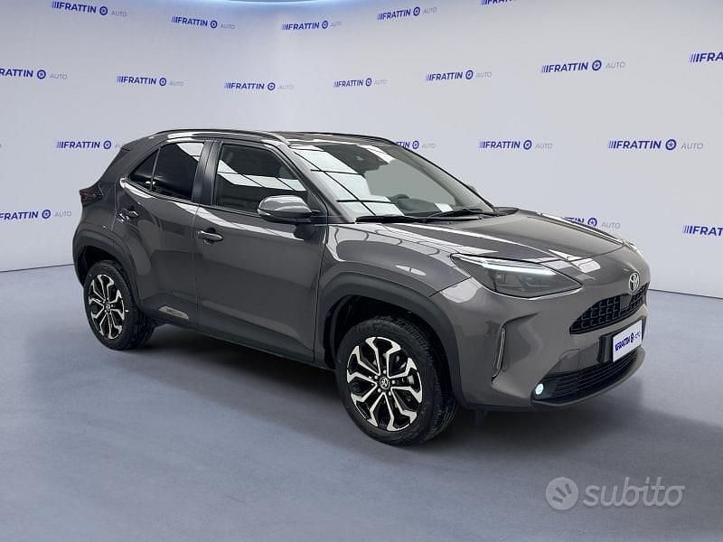 Gray Usata 2025 Toyota Yaris Cross Trend SUV | 24.490 € (Buon prezzo) - Immagine 1/2