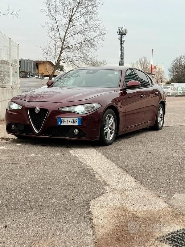 Usata Alfa Romeo Giulia 150 CV (110 kW) 2016 Rosso Berlina