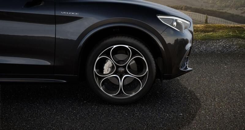 Usata Alfa Romeo Stelvio Veloce 209 CV (153 kW) 2024 Rosso pastello SUV