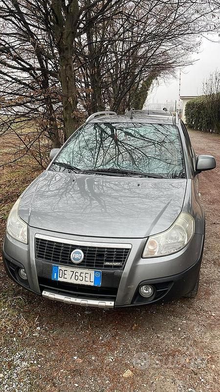 Usata Fiat Sedici 120 CV (88 kW) 2006 Grigio SUV