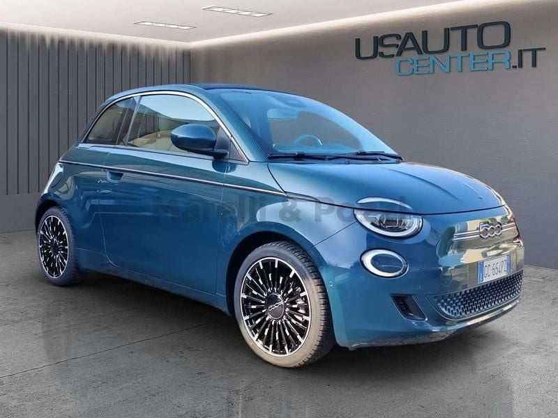 Usata Fiat 500e La Prima 86 kW (118 CV) 2021 Blu/azzurro Cabrio