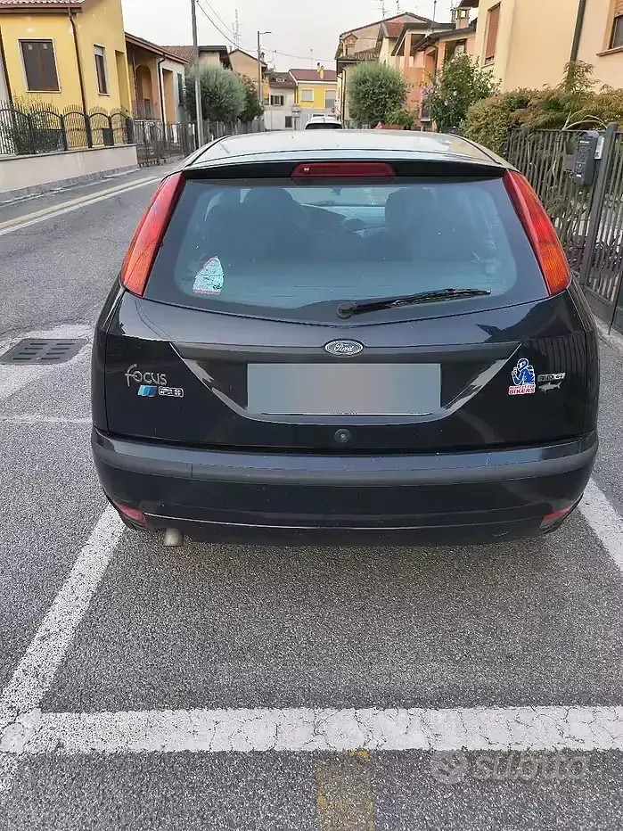 Usata Ford Focus 100 CV (73 kW) 2004 Nero Berlina