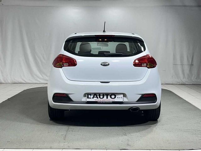 Usata Kia Ceed Active 99 CV (72 kW) 2013 Bianco Utilitaria