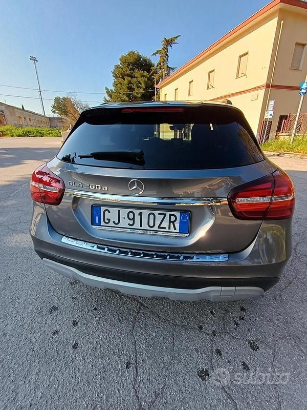 Usata Mercedes GLA200 Premium 136 CV (100 kW) 2019 Marrone SUV