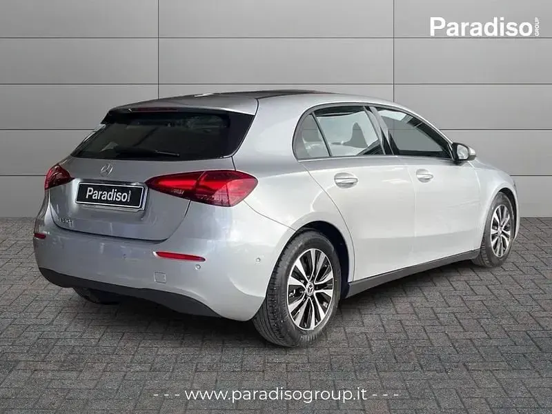 Usata Mercedes A180 Advanced 116 CV (85 kW) 2025 Grigio Berlina