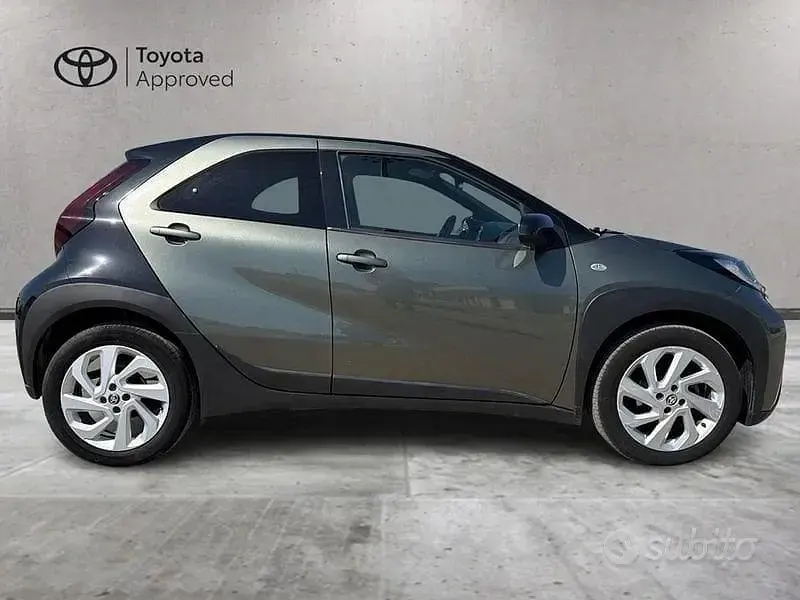 Usata Toyota Aygo X Trend 72 CV (52 kW) 2022 Verde SUV