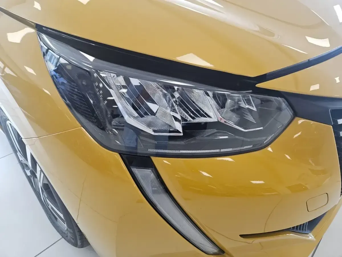 Usata Peugeot 208 Active 75 CV (55 kW) 2021 Giallo Utilitaria