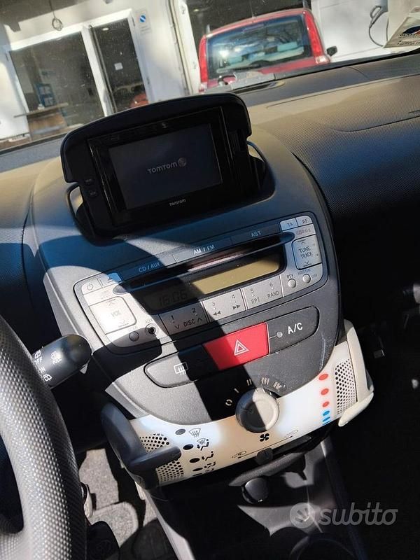 Usata Toyota Aygo Connect Style 68 CV (50 kW) 2013 Utilitaria