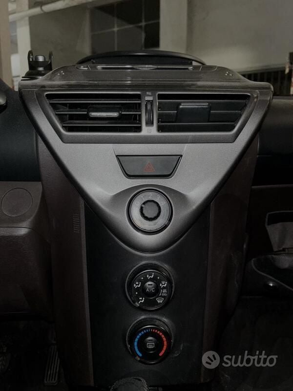 Usata Toyota iQ 2010 Nero Utilitaria