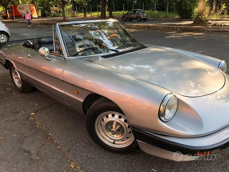 Usata Alfa Romeo Spider 103 CV (75 kW) 1982 Grigio Cabrio