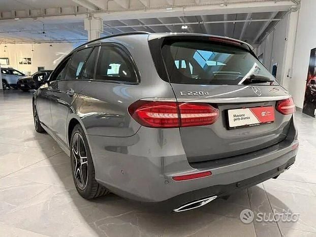 Usata Mercedes E220 Premium Plus 200 CV (147 kW) 2022 Grigio Station wagon