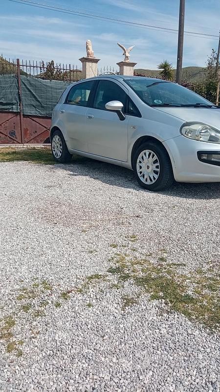 Usata Fiat Grande Punto 75 CV (55 kW) 2010 Grigio Utilitaria