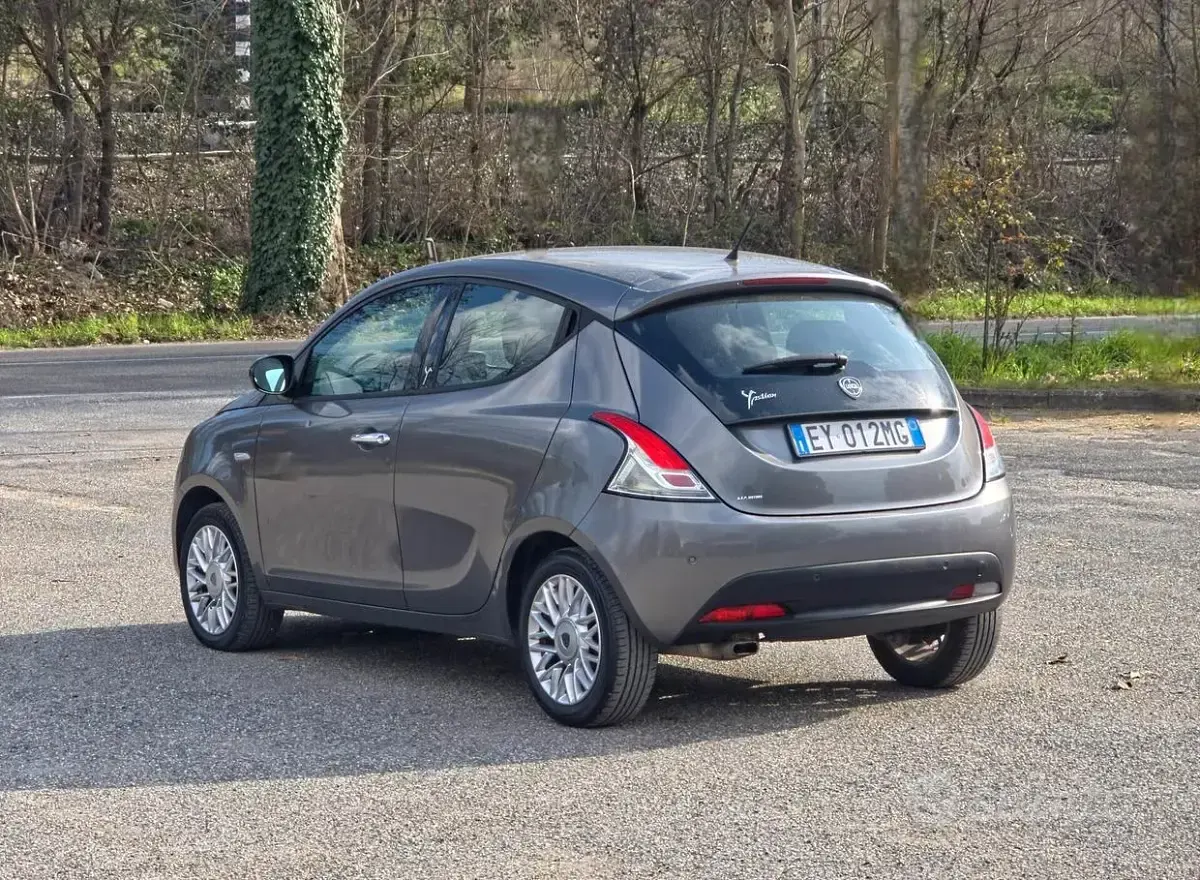 Usata Lancia Ypsilon Silver 69 CV (50 kW) 2015 Other Utilitaria