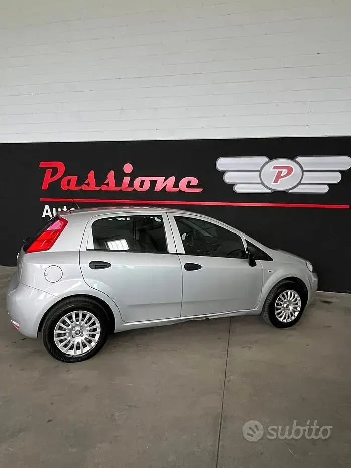 Begagnad Fiat Punto Evo 69 HK (50 kW) 2018 Grå Halvkombi
