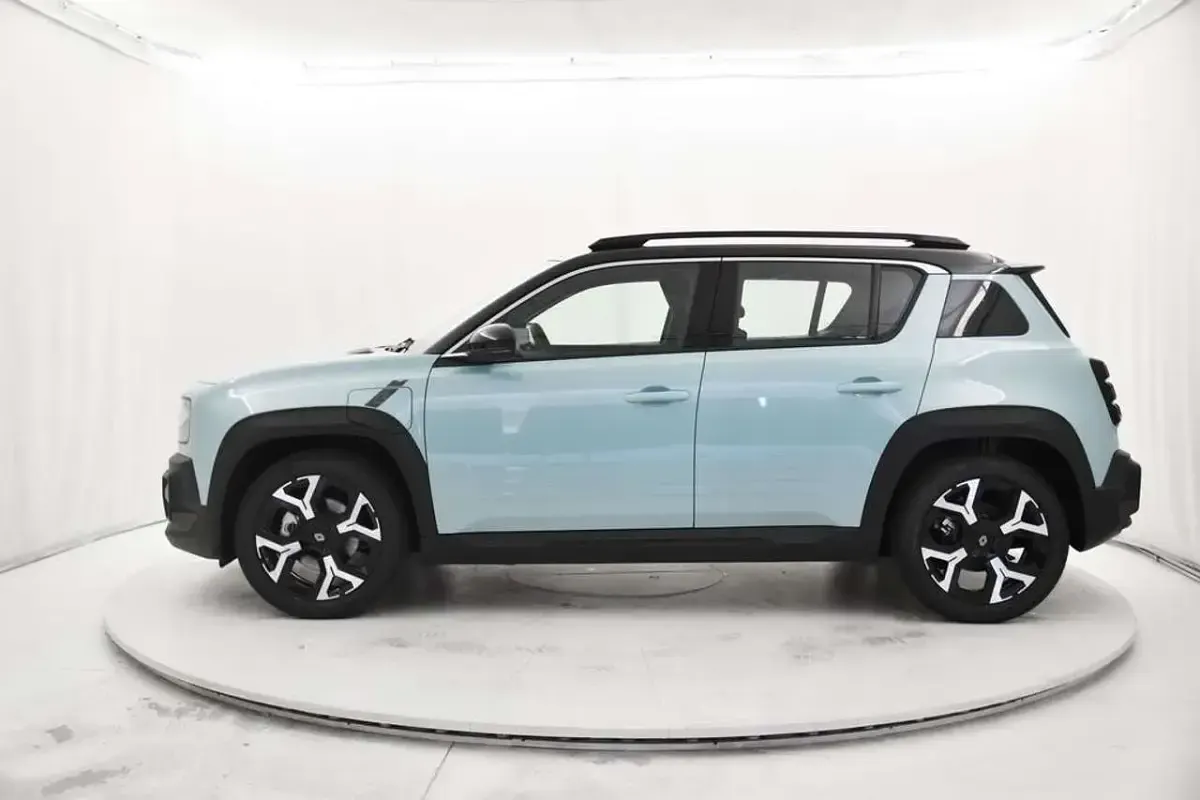 Usado Renault 4 E-Tech Iconic 110 kW (150 CV) 2025 Bestyle liberté (blu celeste SUV