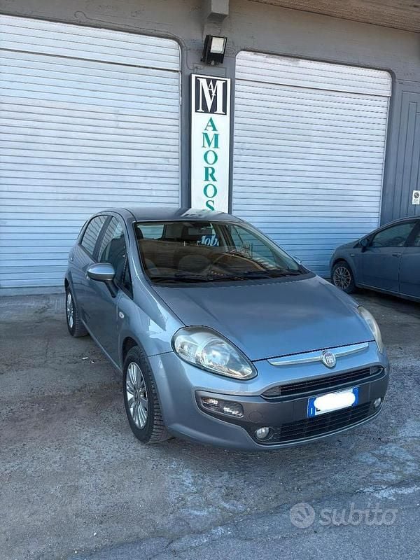 Grigio Usata 2011 Fiat Punto Evo Due volumi | 3200 € (Buon prezzo) - Immagine 1/4
