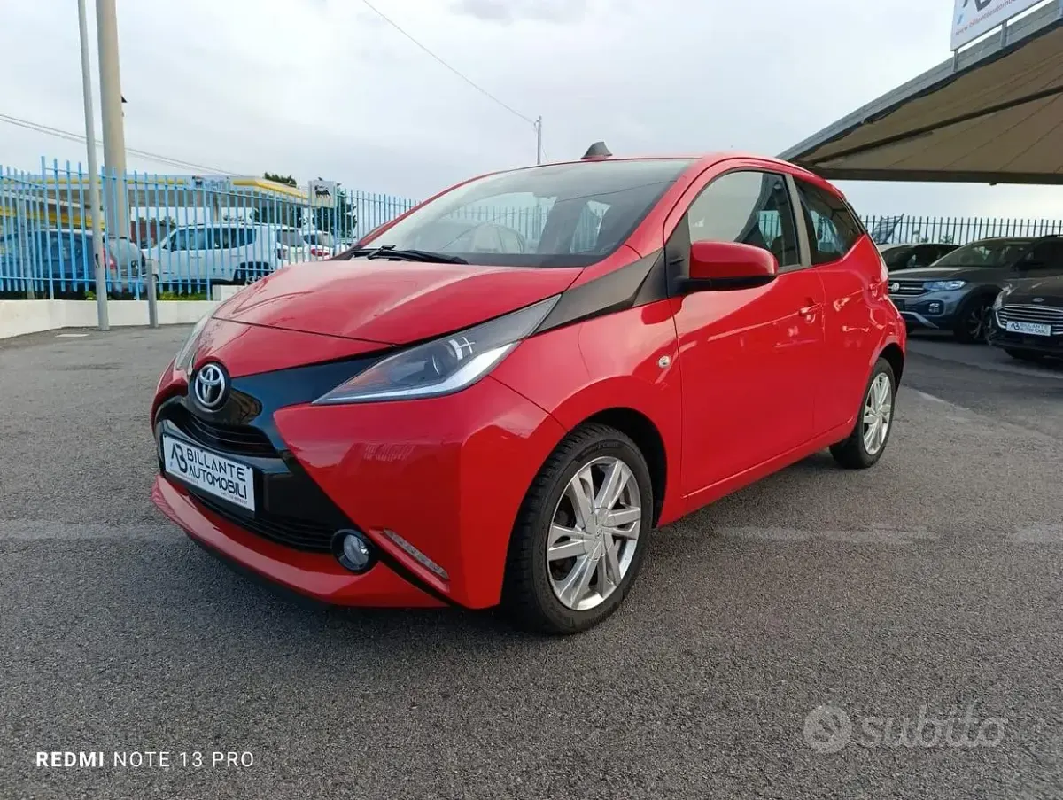 Usata Toyota Aygo Cool 69 CV (50 kW) 2015 Rosso Utilitaria