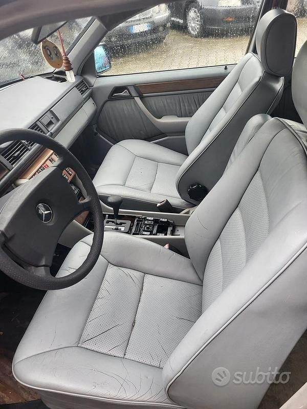 Usata Mercedes E300 231 CV (169 kW) 1990 Blu Station wagon