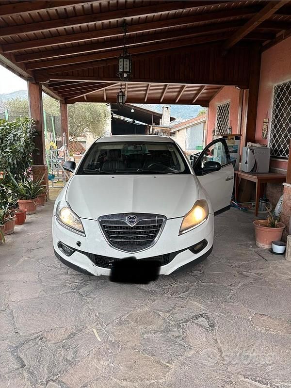 Usata Lancia Delta 120 CV (88 kW) 2013 Bianco Utilitaria