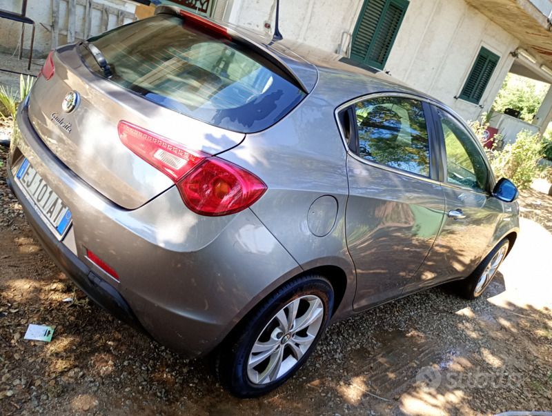 Usata Alfa Romeo Giulietta 120 CV (88 kW) 2011 Grigio Utilitaria