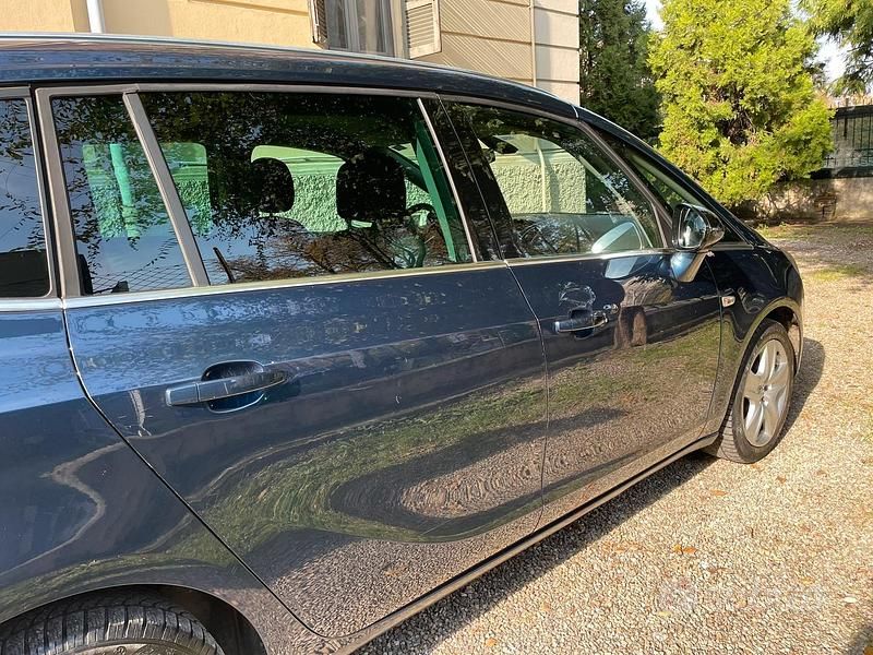 Usata Opel Zafira Tourer 131 CV (96 kW) 2012 Blu Monovolume