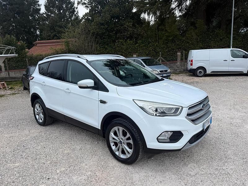 Usata Ford Kuga Titanium 120 CV (88 kW) 2017 Bianco SUV
