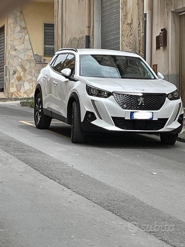Usata Peugeot 2008 Allure 130 CV (95 kW) 2021 Bianco SUV