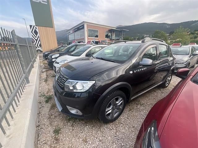 Nessuno Usata 2017 Dacia Sandero Lauréate Due volumi | 9500 € (Cara) - Immagine 1/4