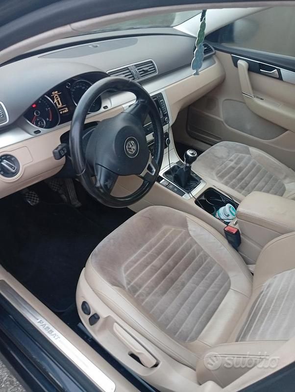 Usata VW Passat 140 CV (102 kW) 2011 Nero Station wagon