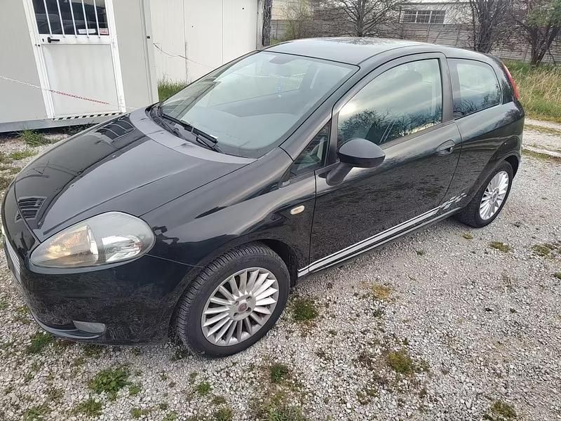 Usata Fiat Grande Punto Sport 77 CV (56 kW) 2009 Nero Utilitaria