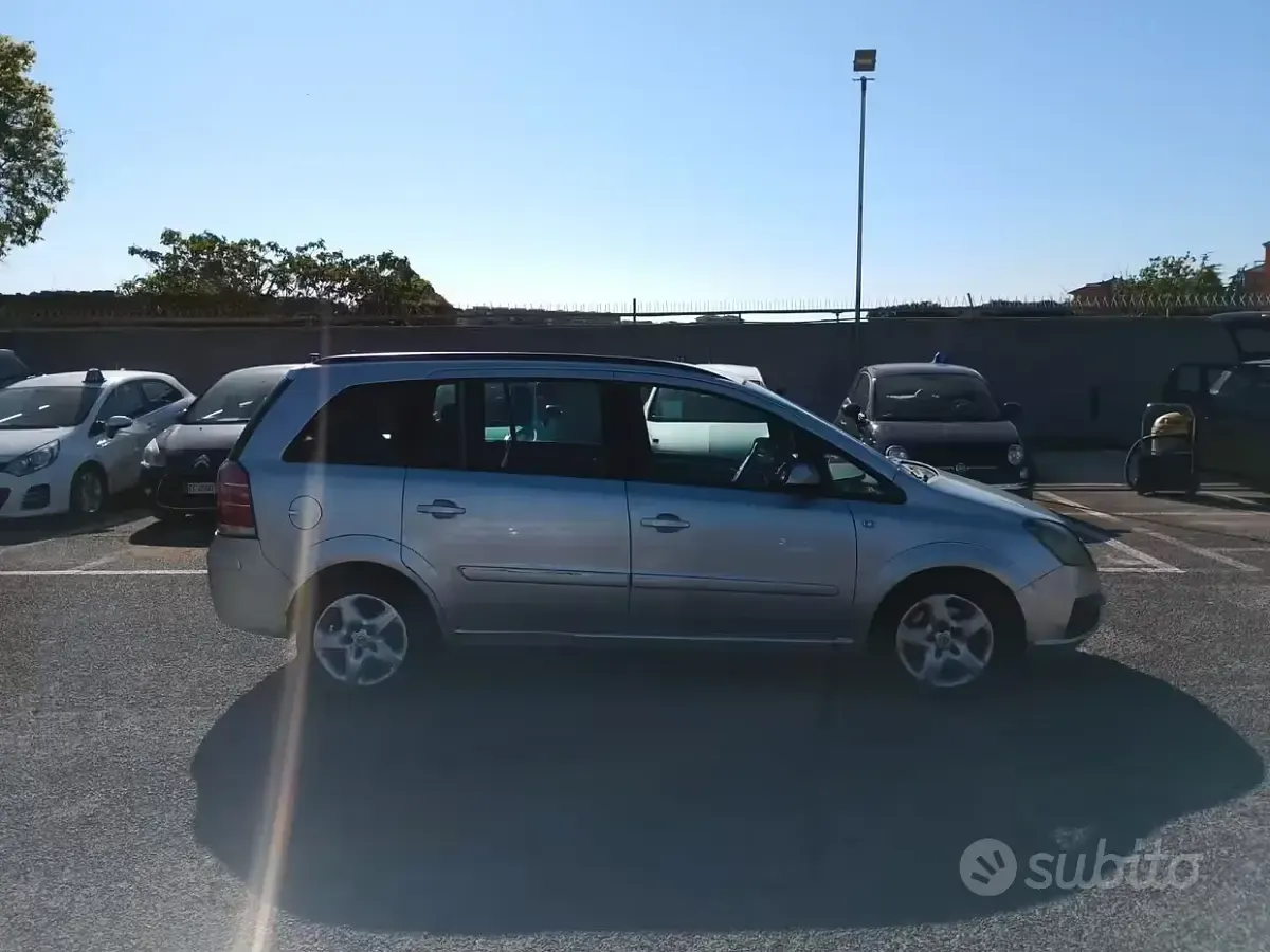 Usata Opel Zafira 120 CV (88 kW) 2007 Monovolume
