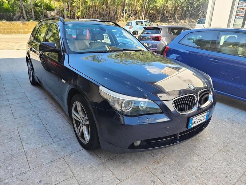 Blu/azzurro Usata 2006 BMW 530 Station wagon | 3450 € (Ottimo prezzo) - Immagine 1/4