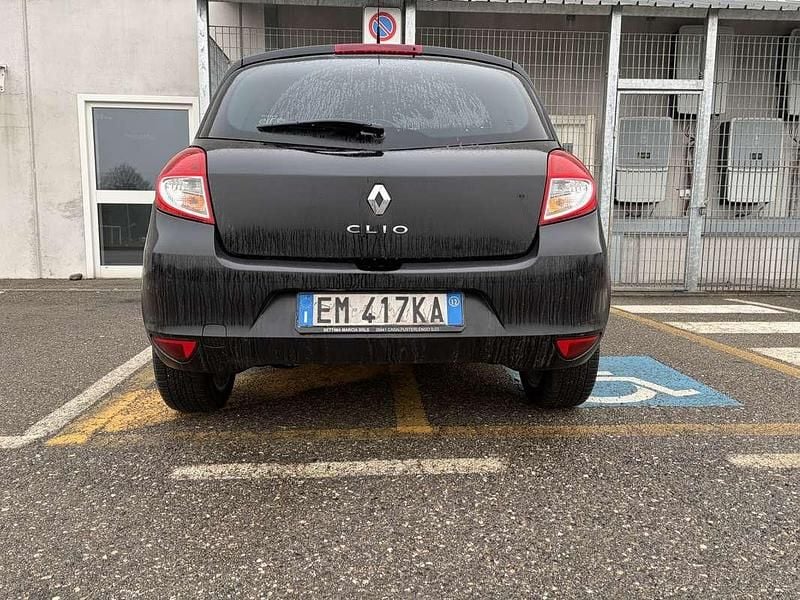 Usata Renault Clio IV Dynamique 75 CV (55 kW) 2012 Nero Berlina