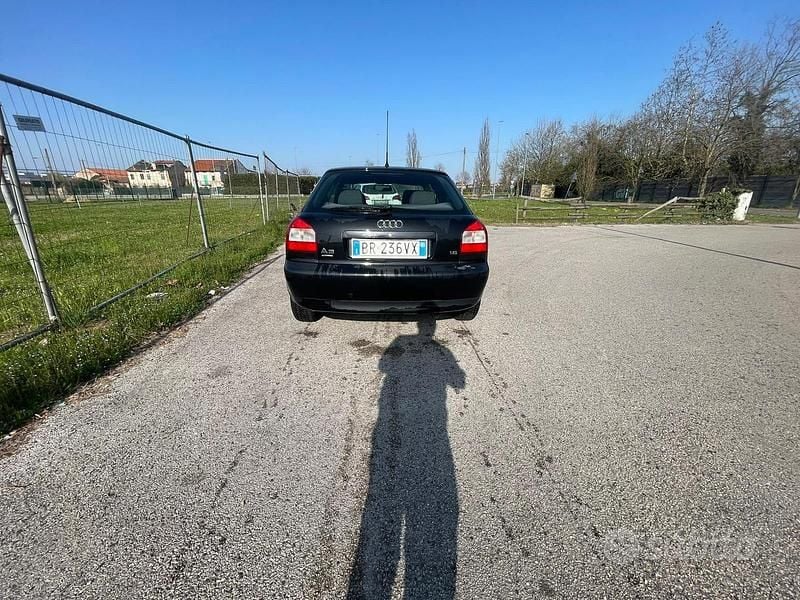 Usata Audi A3 102 CV (75 kW) 2000 Nero Utilitaria