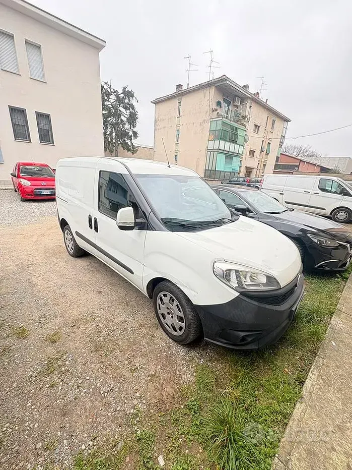 Usata Fiat Doblò 120 CV (88 kW) 2016 Bianco Monovolume
