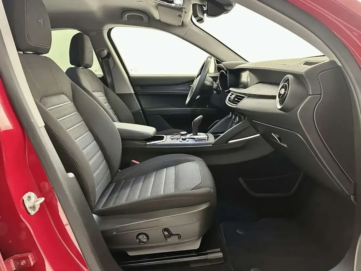 Usata Alfa Romeo Stelvio Business 201 CV (147 kW) 2022 Rosso SUV