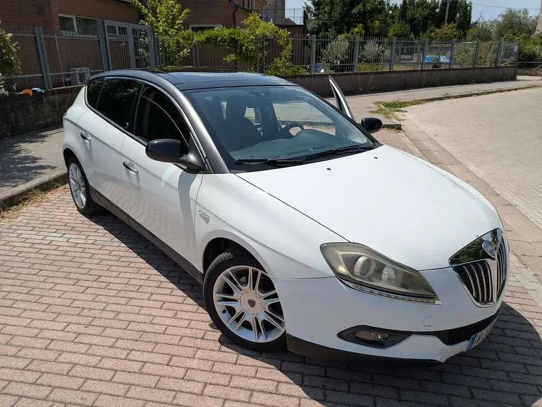 Usata Lancia Delta 120 CV (88 kW) 2008 Bianco Utilitaria