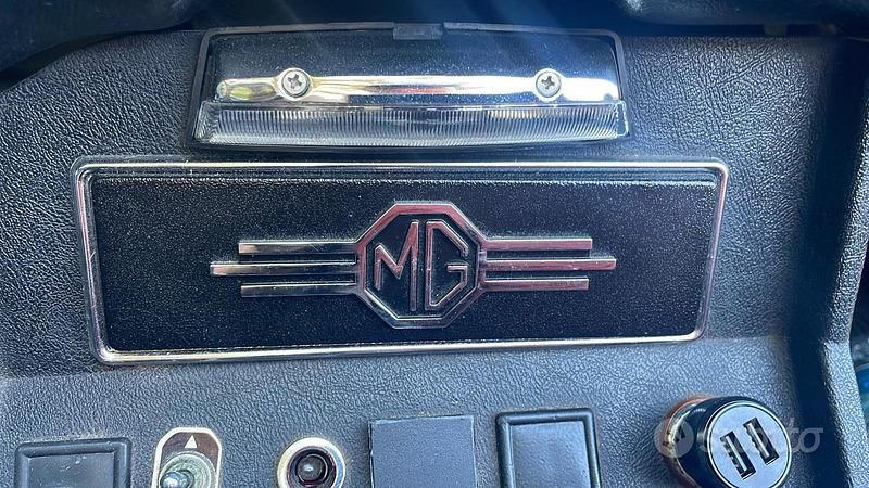 Usata MG B 2018 Rosso Cabrio