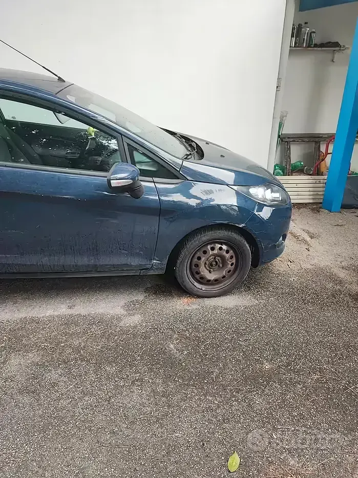 Begagnad Ford Fiesta 97 HK (71 kW) 2009 Blå Sedan