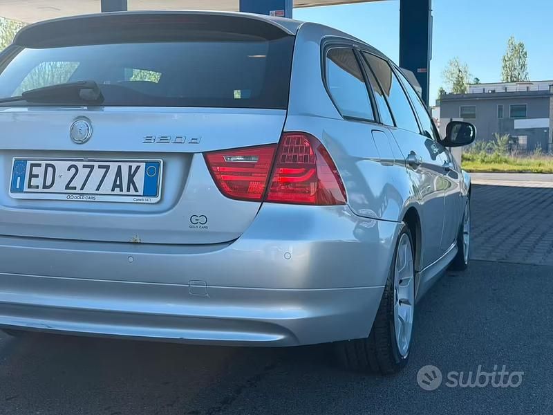 Usata BMW 320 184 CV (135 kW) 2010 Grigio Station wagon