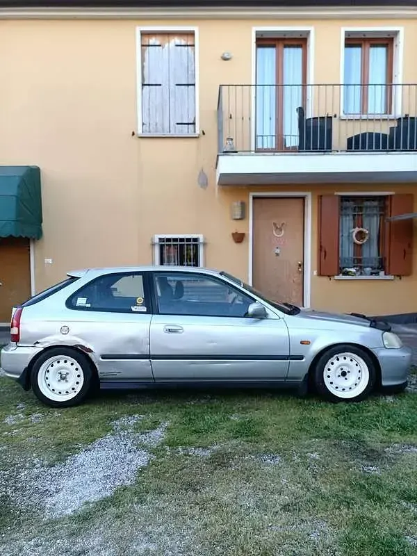 Usata Honda Civic 90 CV (66 kW) 2001 Grigio