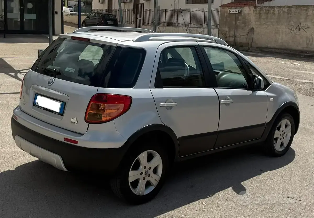 Usata Fiat Sedici 107 CV (78 kW) 2008 Grigio SUV