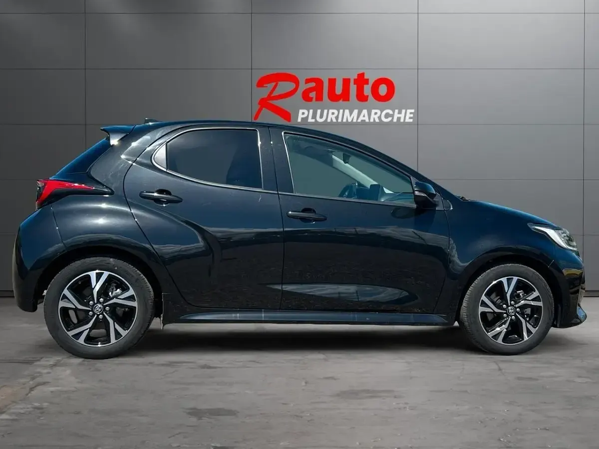 Usata Toyota Yaris Trend 92 CV (67 kW) 2025 Nero Utilitaria