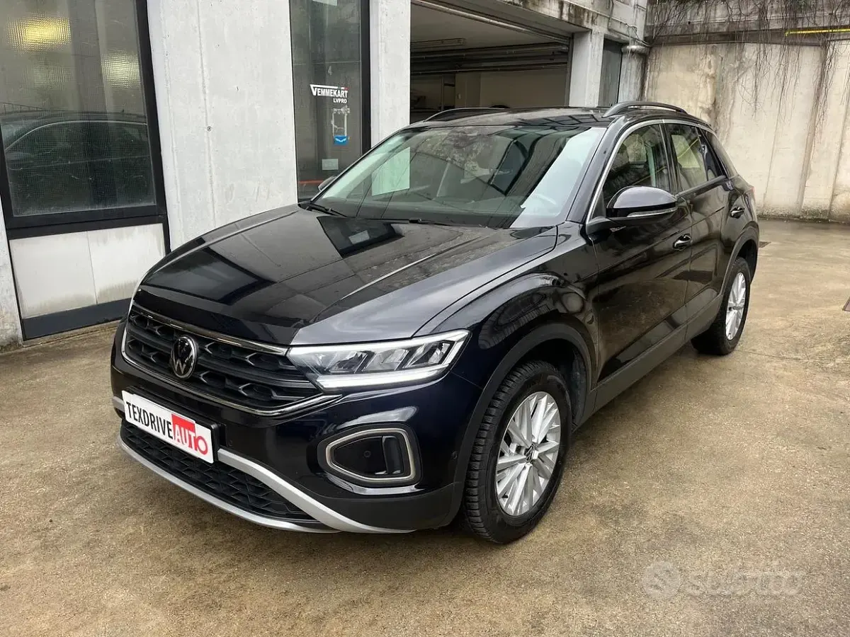 Usata VW T-Roc Life 116 CV (85 kW) 2022 Nero SUV