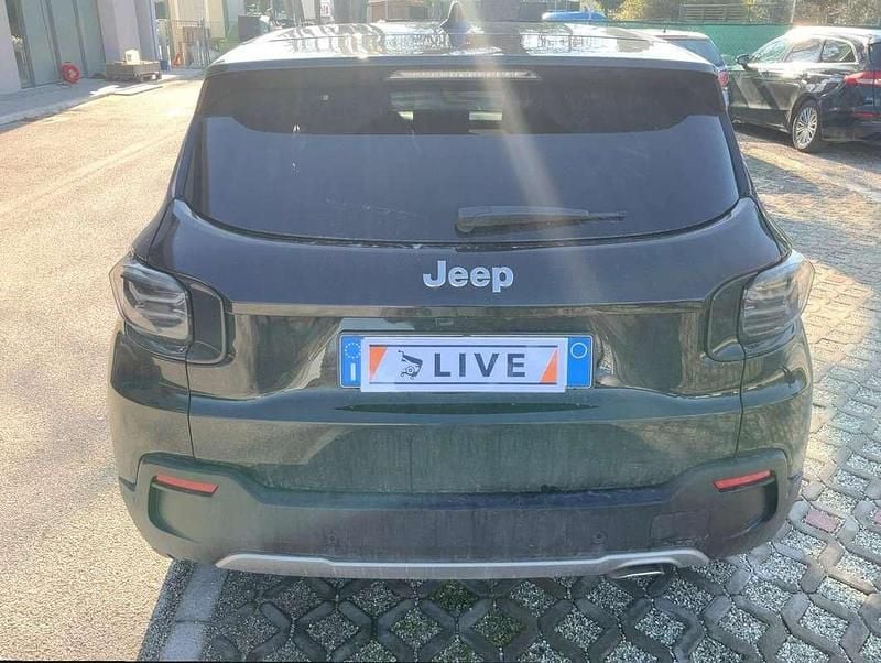 Begagnad Jeep Avenger Summit 101 HK (74 kW) 2023 Svart SUV