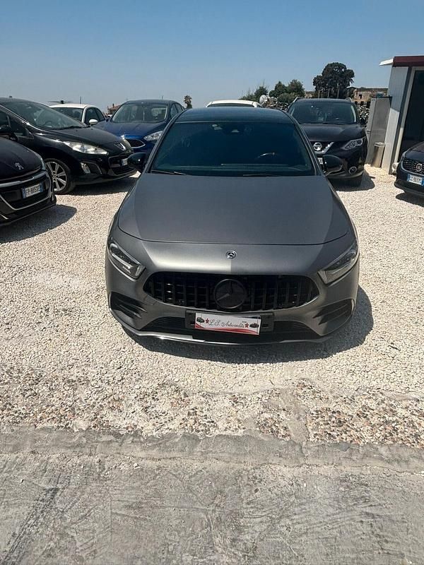 Grigio Usata 2020 Mercedes A35 AMG AMG Tre volumi | 29.990 € (Buon prezzo) - Immagine 1/4