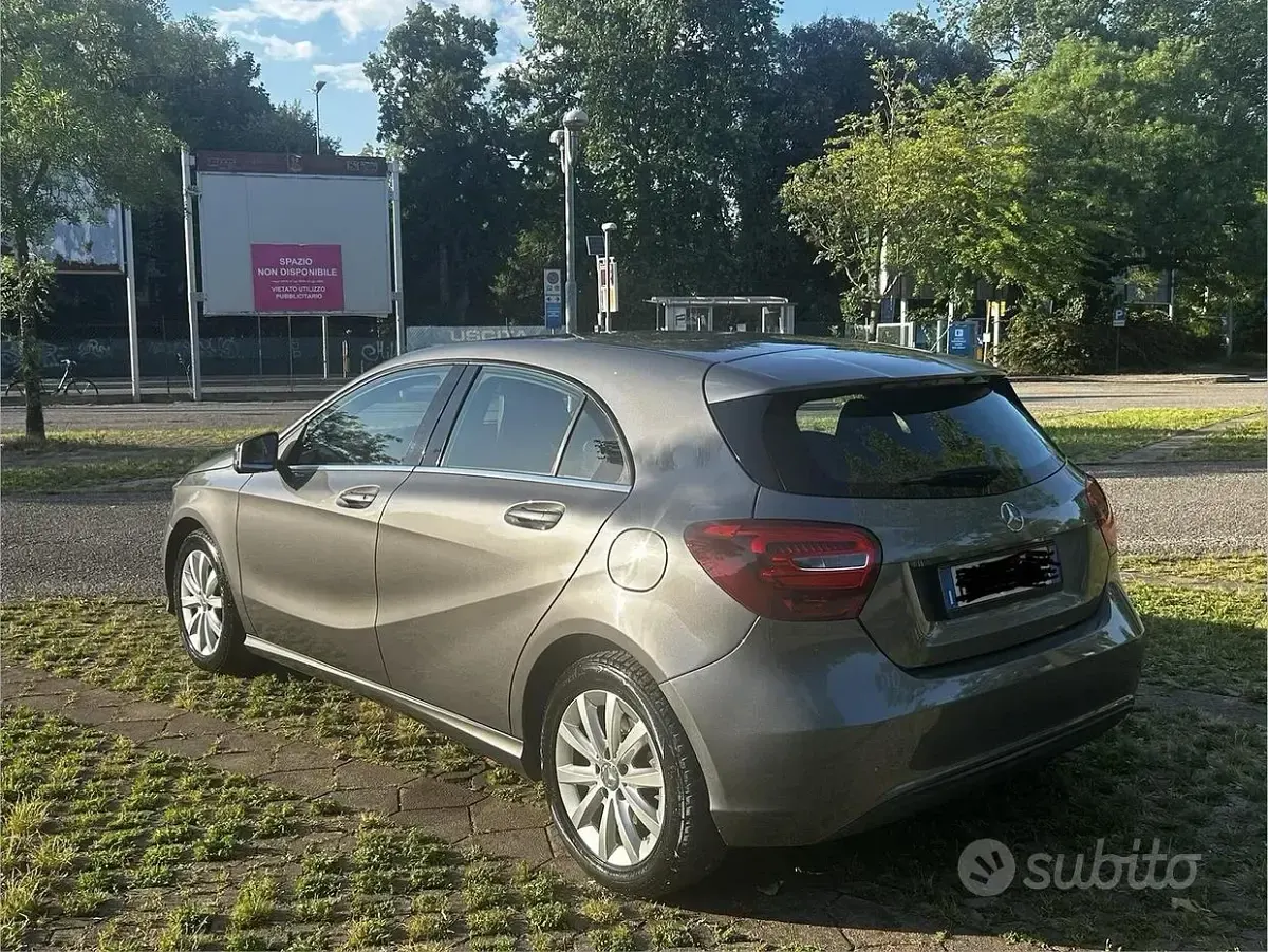 Usata Mercedes A160 102 CV (75 kW) 2016 Grigio Utilitaria