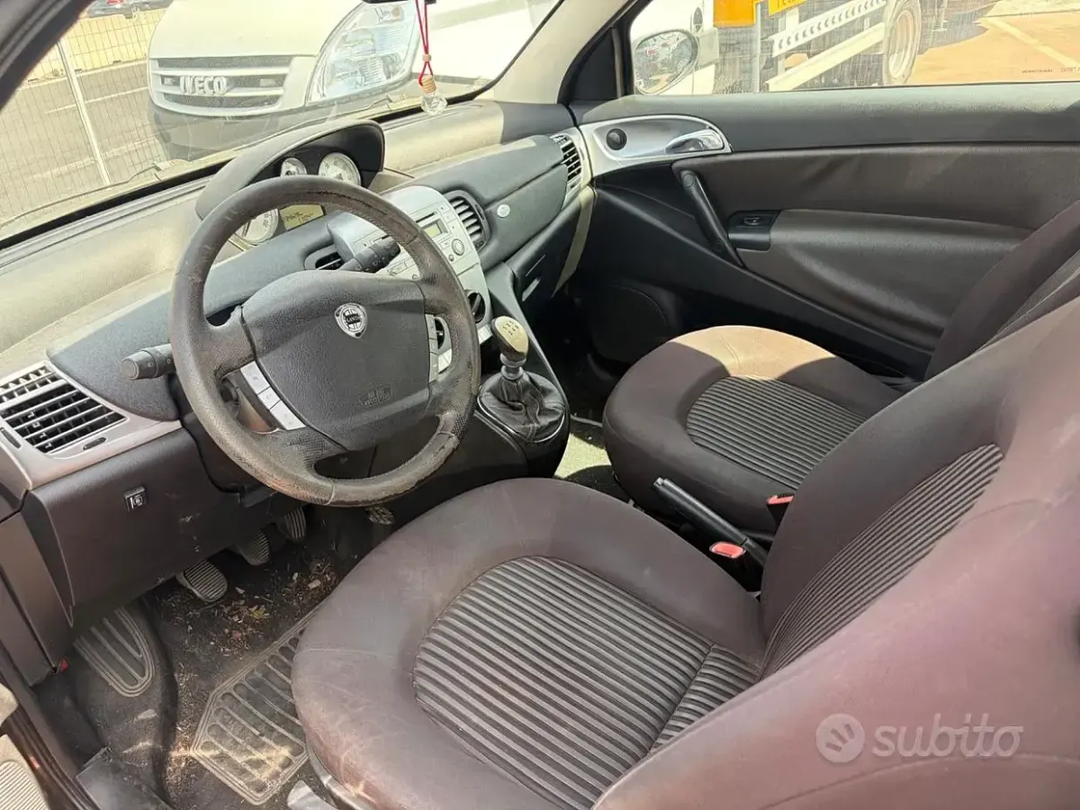 Usata Lancia Ypsilon 77 CV (56 kW) 2010 Grigio Utilitaria